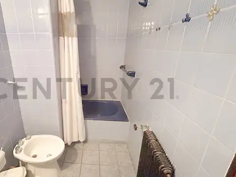 VENTA DEPARTAMENTO 3 AMBIENTES CON COCHERA Y BAULERA, ZONA CENTRO