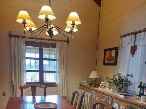 Casa 4 ambientes con 2 baños