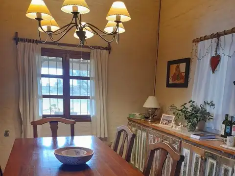 Casa 4 ambientes con 2 baños