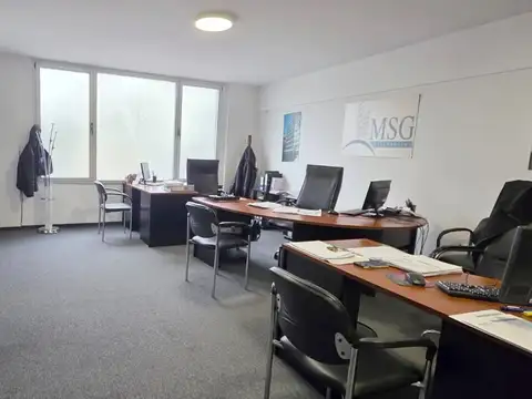 Oficina 4 ambientes con 2 baños