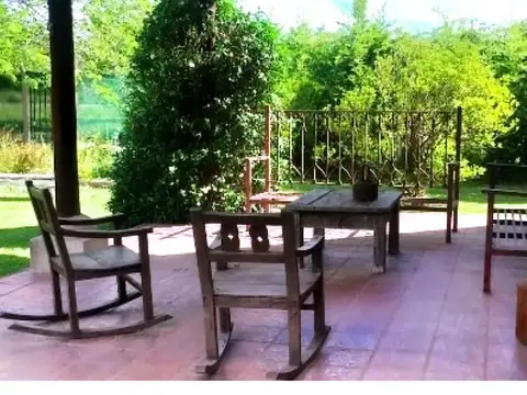 Casa 5 ambientes con 2 baños