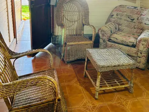 Casa 6 ambientes con 2 baños