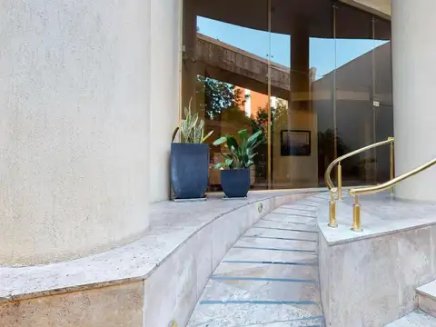 Departamento 8 ambientes con 6 baños