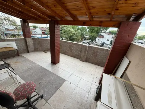 DEPARTAMENTO 2/3 AMBIENTES CON PATIO INDEPENDIENTE- CARAPACHAY