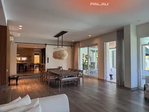 Casa en Venta con 4 cocheras