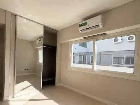 O Connor 100, Piso 1