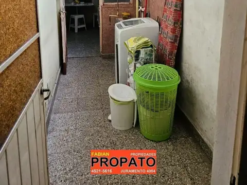 Amplio PH 3 ambientes para refaccionar con jardín con pileta, parrilla y terraza!