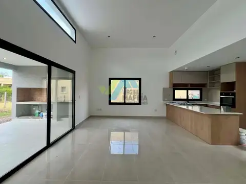 Venta Casa Santa Lucií, 5 ambientes, Pilar del Este - Pilar