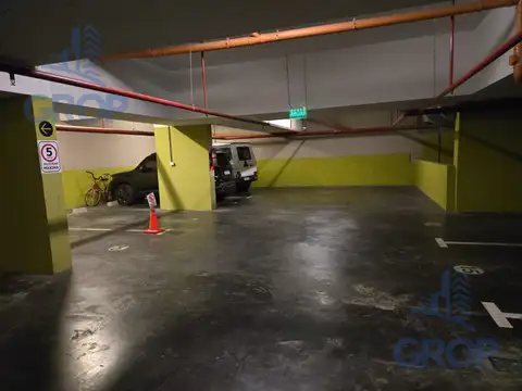 Alquiler excelente cochera fija, cubierta y amplia - Edificio Liberateur - Belgrano Barrancas