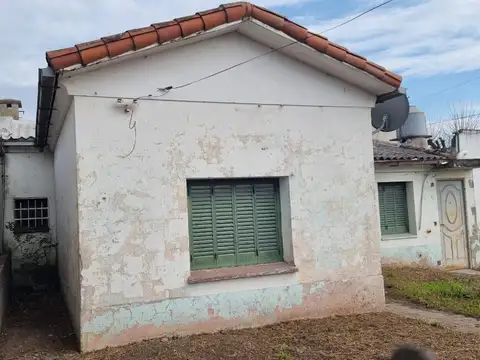 Casa en Longchamps con escritura para vivienda o uso comercial apto credito. Rebajada!