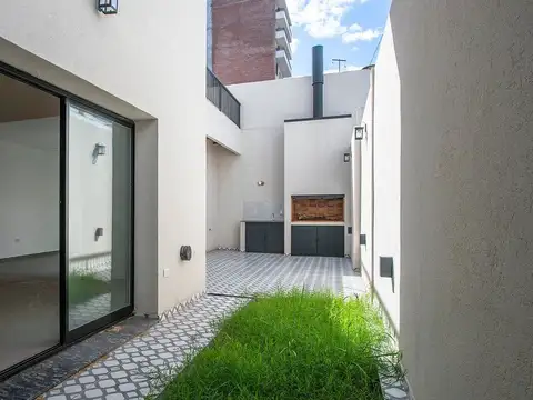 VENTA-CASA 2 DORMITORIOS MAS COMODÍN-PATIO-COCHERA