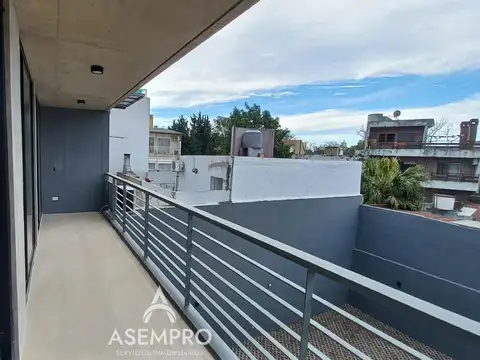 Departamento 2 Ambientes con balcón, patio y parrilla