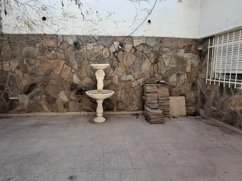 Casa 5 ambientes con 2 baños