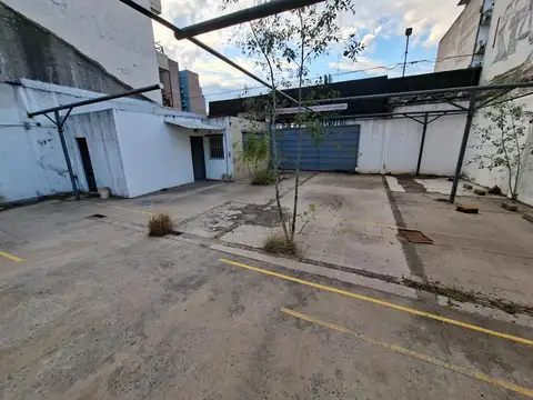 ALQUILER de IMPORTANTE TERRENO EN MORON CENTRO