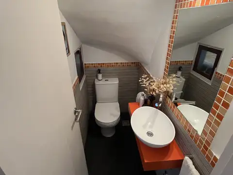 Casa 5 ambientes con 2 baños