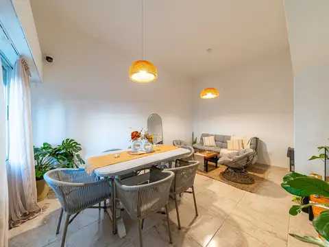 CASA EN VENTA LOURDES DOS DORMITORIOS Y TERRAZA