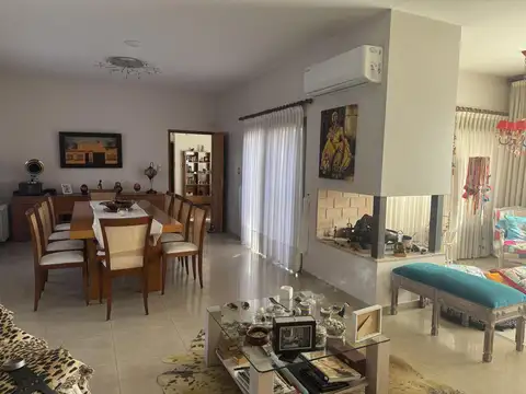 Casa en Venta en El Bosque, USD 770.000
