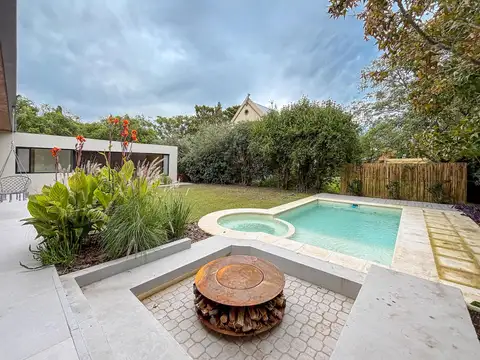 Casa 5 ambientes con 4 baños