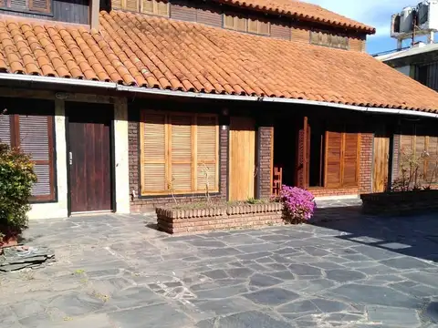 DUPLEX 3 AMBIENTES CON COCHERA EN EXCELENTE UBICACIÓN