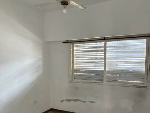 Casa 5 ambientes con 1 baño