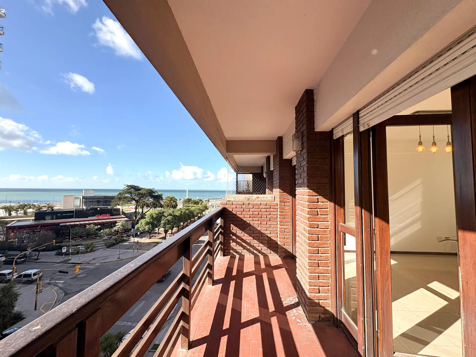 Depto 3 amb, 80m² con cochera y vistas al mar — La Perla