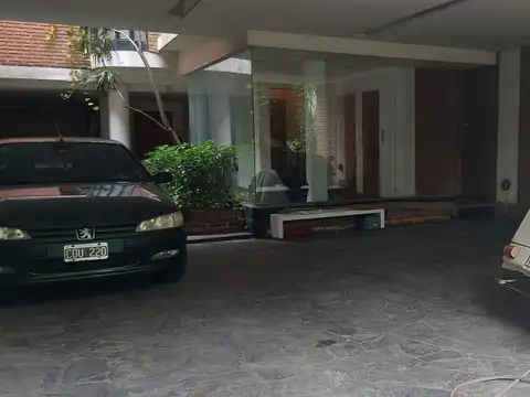 Casa 13 ambientes con 9 baños