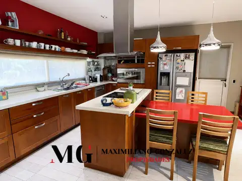 Casa 7 ambientes con 4 baños