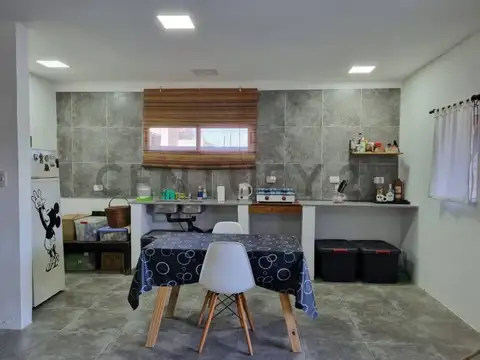 CASA QUINTA CON PILETA, PARQUE SICARDI