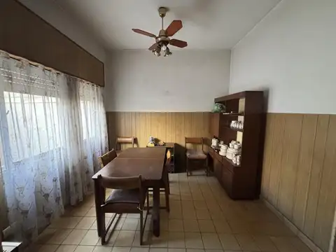 Casa 5 ambientes con 2 baños