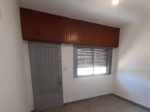 Casa en Alquiler en Villa Luzuriaga, $ 850.000