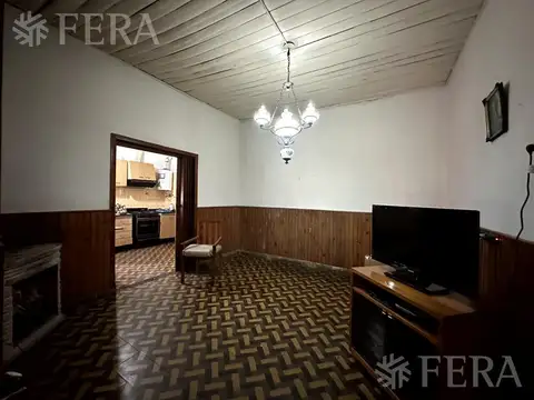 Venta casa de 3 ambientes con cochera y patio en Sarandí
