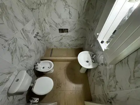 Depto Tipo Casa en Alquiler en Lomas del Mirador, $ 950.000