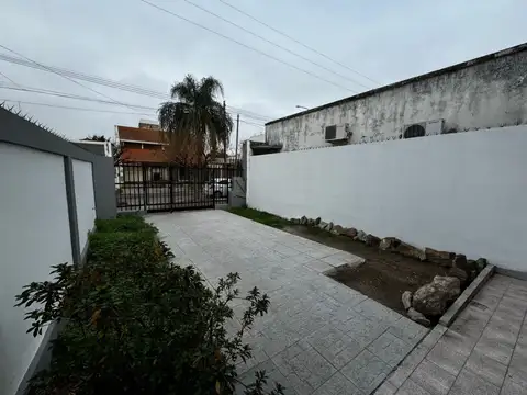 ALQUILER PH 3 AMBIENTES C/ COCHERA  - LOMAS DEL MIRADOR