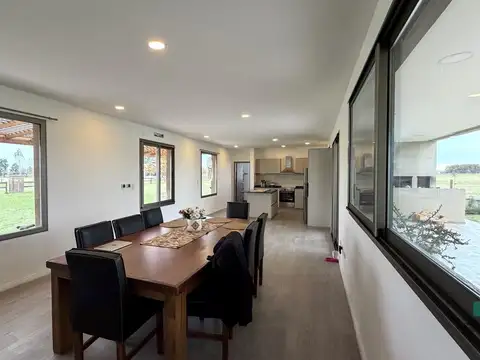 CASA DE 8 AMB EN VENTA EN CHACRAS DE LA TRINIDAD - CAÑUELAS