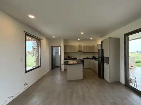 CASA DE 8 AMB EN VENTA EN CHACRAS DE LA TRINIDAD - CAÑUELAS