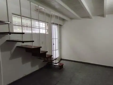 Depto Tipo Casa 2 ambientes con 1 baño