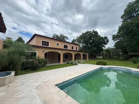 Casa 5 ambientes con 2 baños
