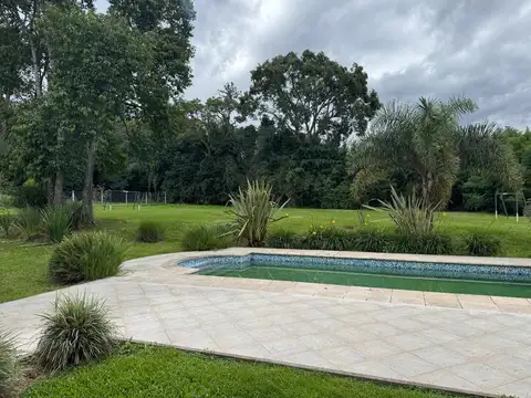 Casa en Venta con 4 cocheras