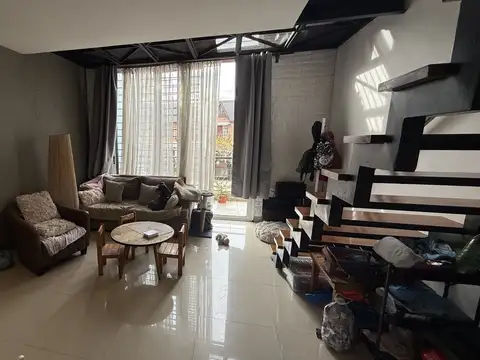 Depto Tipo Casa en Alquiler con 1 cocheras