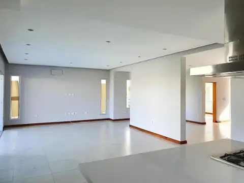 CASA A ESTRENAR - BARRIO VISTAS - PUERTOS DEL LAGO