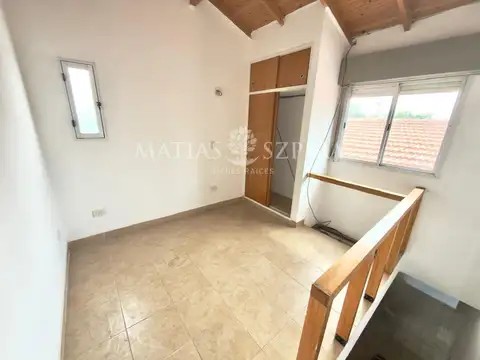 Depto Tipo Casa en Venta 40 años