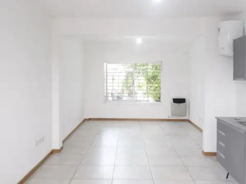 1 ambiente con patio y cochera