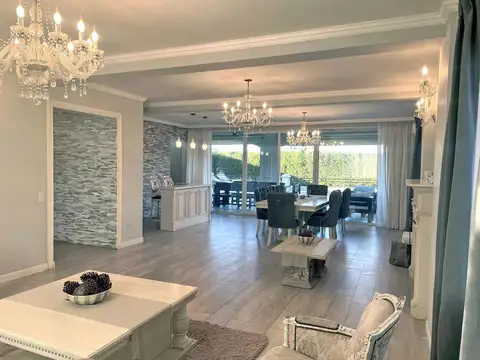 VENTA CASA ESTILO FRANCÉS - MASCHWITZ - B° M. BELGRANO
