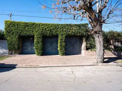 471 e/ 14a y 14b 500, Piso 0