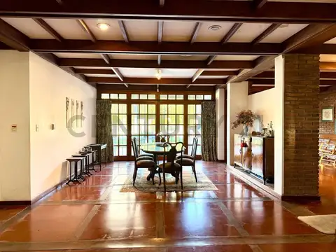 Casa en Venta con 3 cocheras