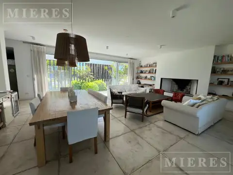 Casa 6 ambientes con 4 baños
