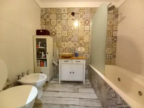 Casa 5 ambientes con 3 baños