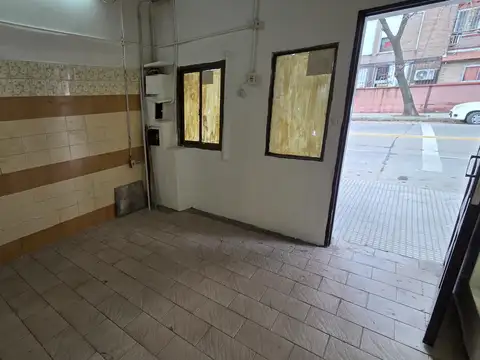 Alquiler Local Comercial Sin Expensas en Av. Castañares 4800. Villa Lugano