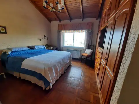 Casa en Alquiler con 1 cochera