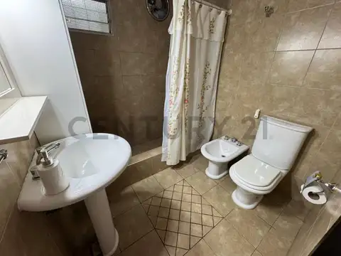 VENTA CASA 6 AMBIENTES APTO 2 FAMILIAS